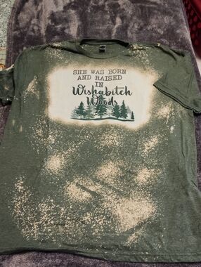 Green Graphic Womens T‑Shirt - "She Was Born and Raised"